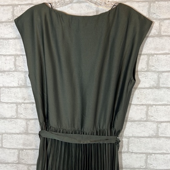 H&M Conscious Green Pleated Dress - Size Small - Picture 4 of 7